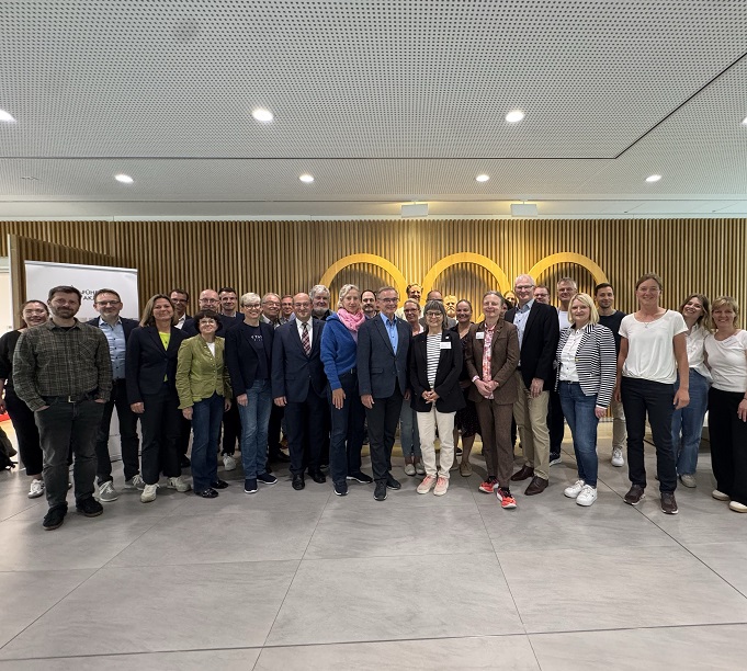 32. Mitgliederversammlung Gruppenfoto 32. Mitgliederversammlung der Führungs-Akademie